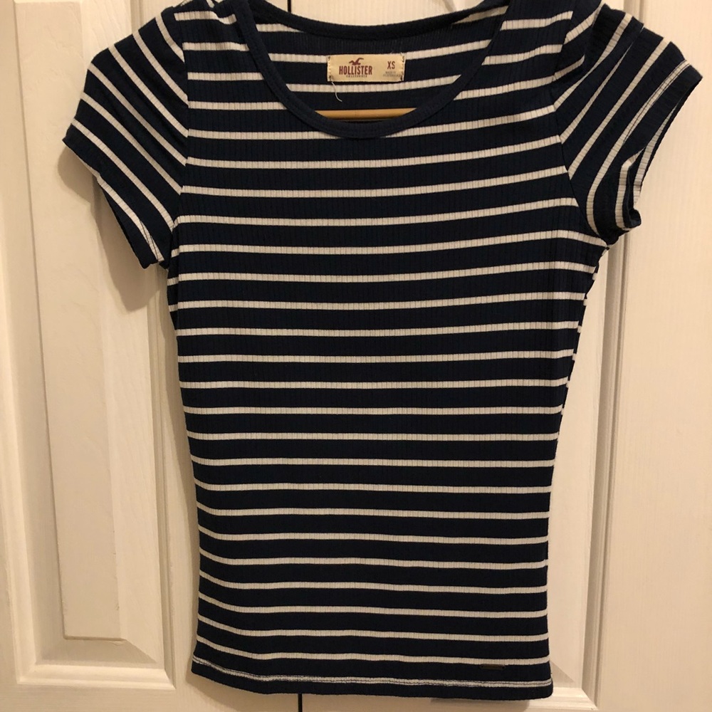 Hollister top